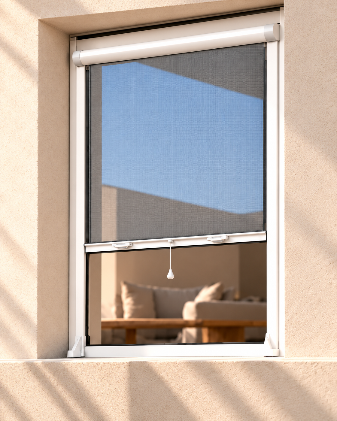 Moustiquaire WIND SMART blanche sur une fenêtre, visuel TALORA détaillé